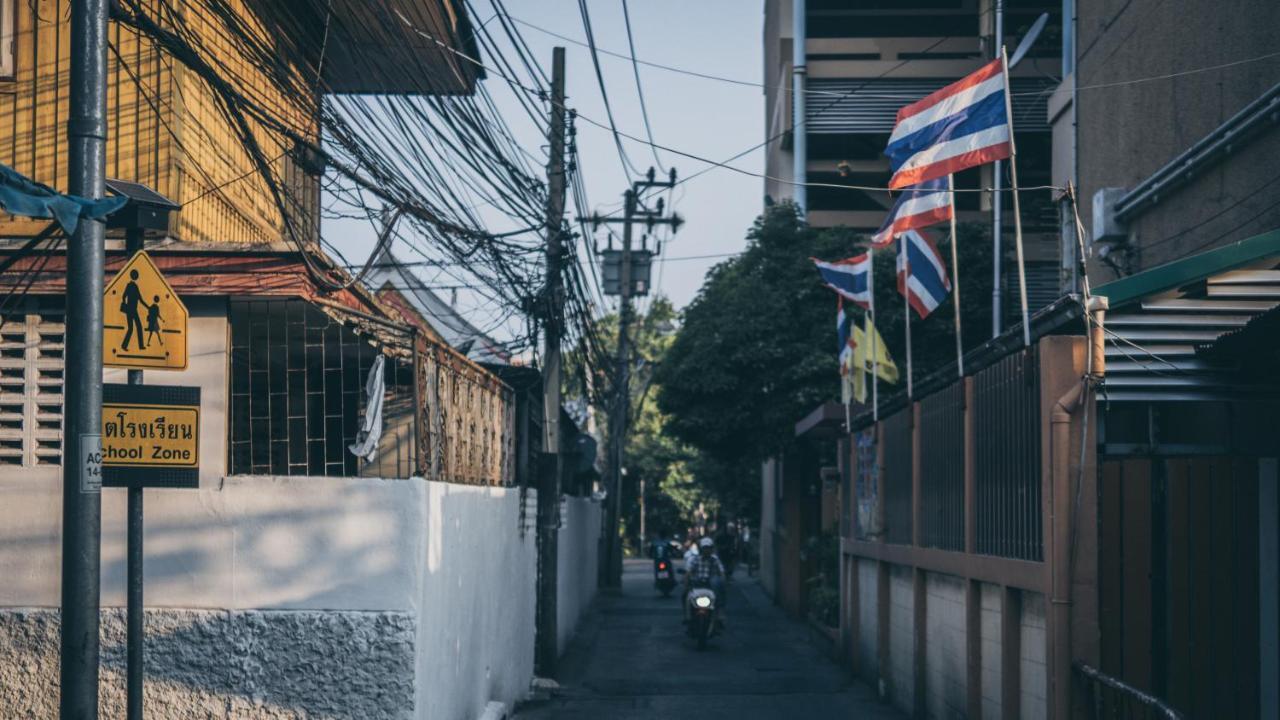 One Of Us House Hostel Bangkok Exterior photo